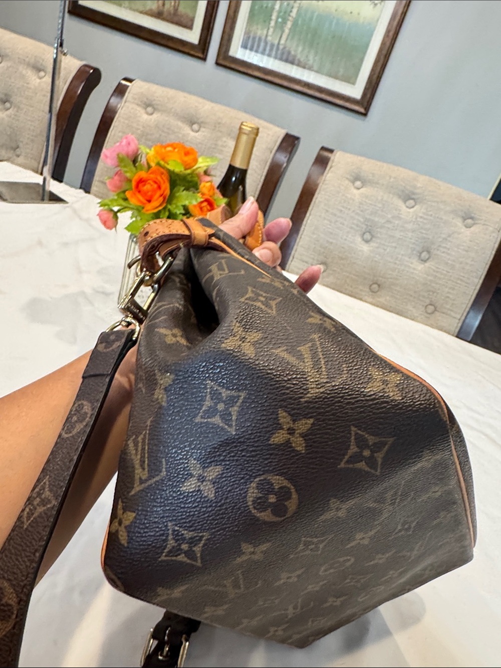 Authentic Louis Vuitton PM Batignolles bag in iconic monogram canvas - Picture 6 of 16